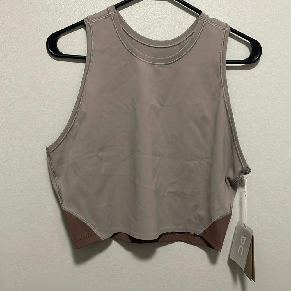NWT On Cloud Womens Movement Crop